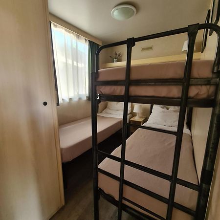 Comfortabele Familie Chalets Met Veranda Incl Airco Dichtbij Zee! Viareggio Exterior photo
